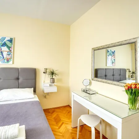 Ana 10 Min. Hoda Od Centra Trogira