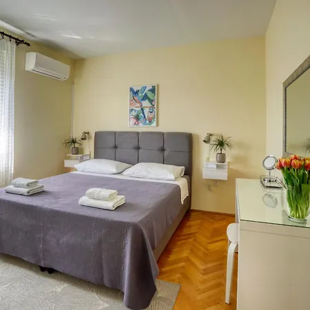 Ana 10 Min. Hoda Od Centra Trogira