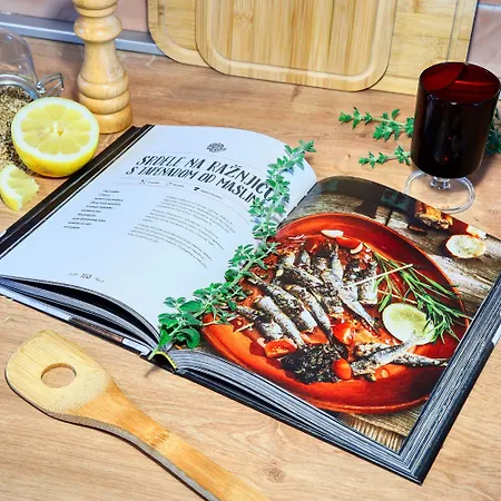 Ana 10 Min. Hoda Od Centra Trogira تروغير