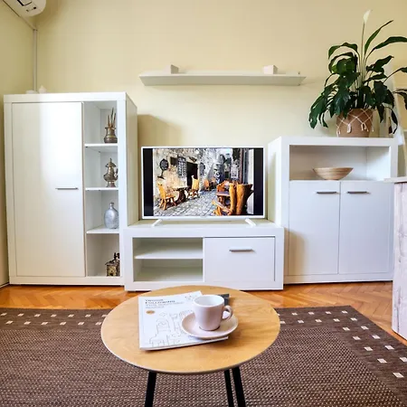 Ana 10 Min. Hoda Od Centra Trogira *