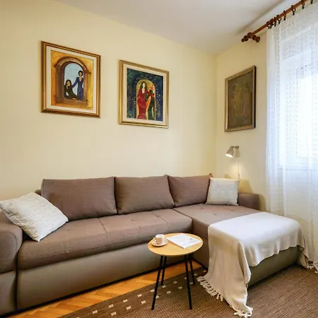 Ana 10 Min. Hoda Od Centra Trogira Appartement *