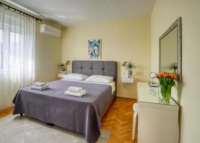 Ana 10 Min. Hoda Od Centra Trogira