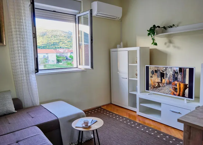 Ana 10 Min. Hoda Od Centra Trogira Apartment