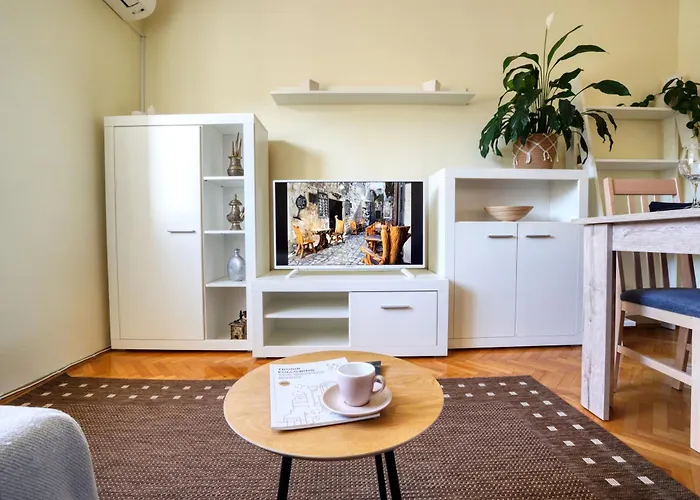 Ana 10 Min. Hoda Od Centra Trogira *