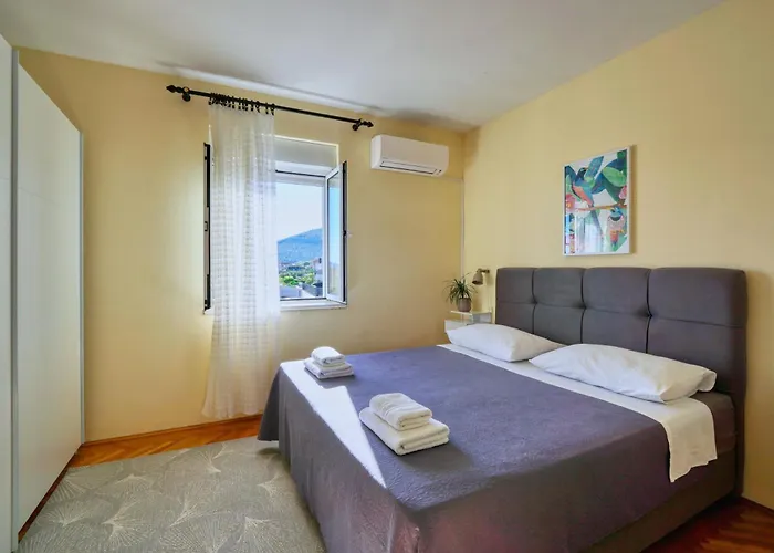 Ana 10 Min. Hoda Od Centra Trogira Apartment